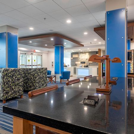 Holiday Inn Express & Suites - Staunton By Ihg Exteriör bild
