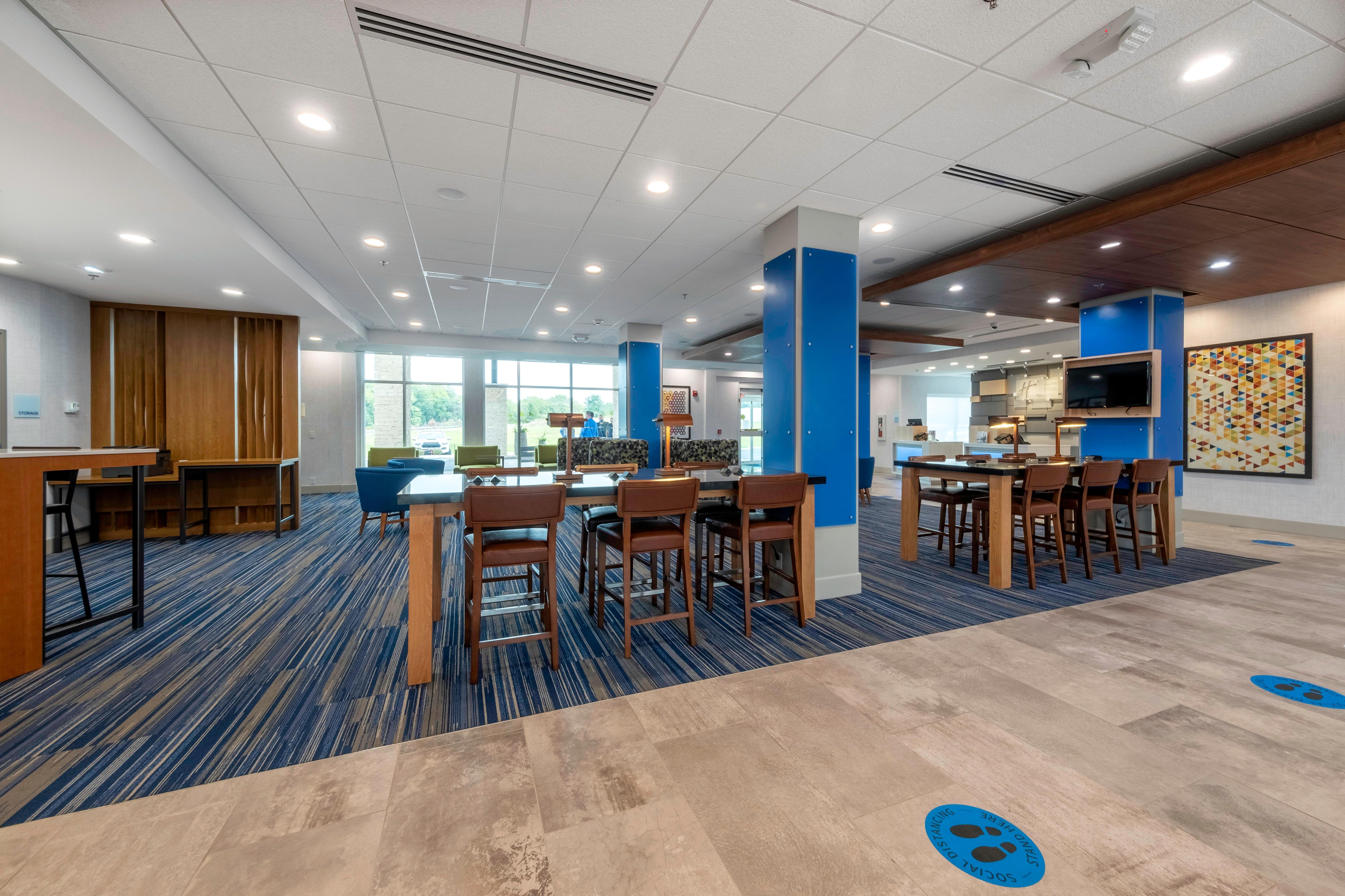 Holiday Inn Express & Suites - Staunton By Ihg Exteriör bild