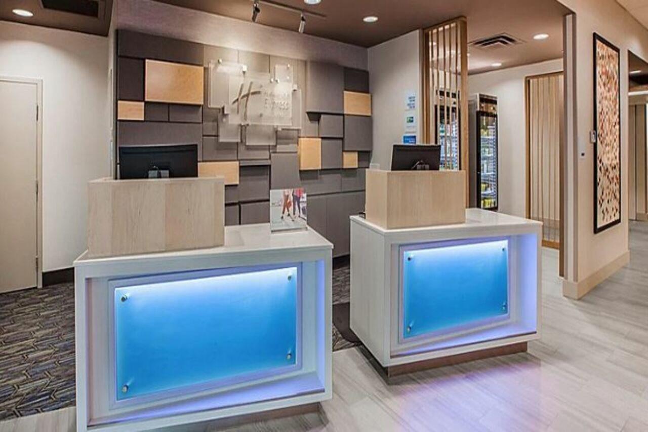 Holiday Inn Express & Suites - Staunton By Ihg Exteriör bild