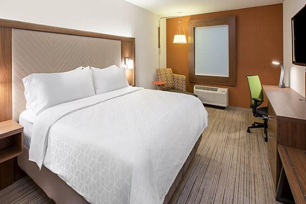 Holiday Inn Express & Suites - Staunton By Ihg Exteriör bild